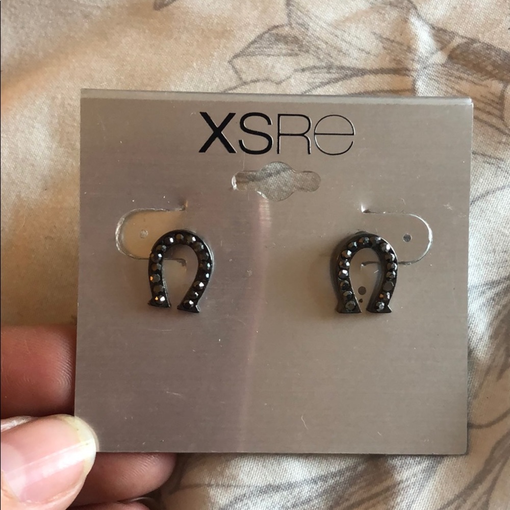 💍BNWT hematite horseshoe earrings